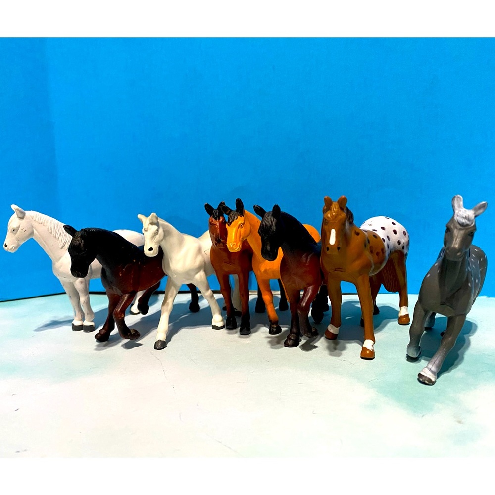 HORSE FIGURES VINTAGE 1988 HERD OF 8 FUNRISE COLLECTIBLE HORSES